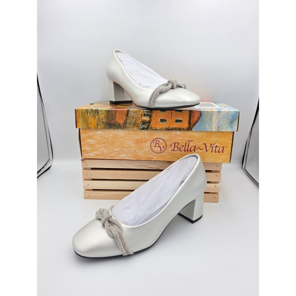 Bella Vita Marigold Pumps Womens 8.5 W Silver Rhinestone Bow Block Heel Dressy